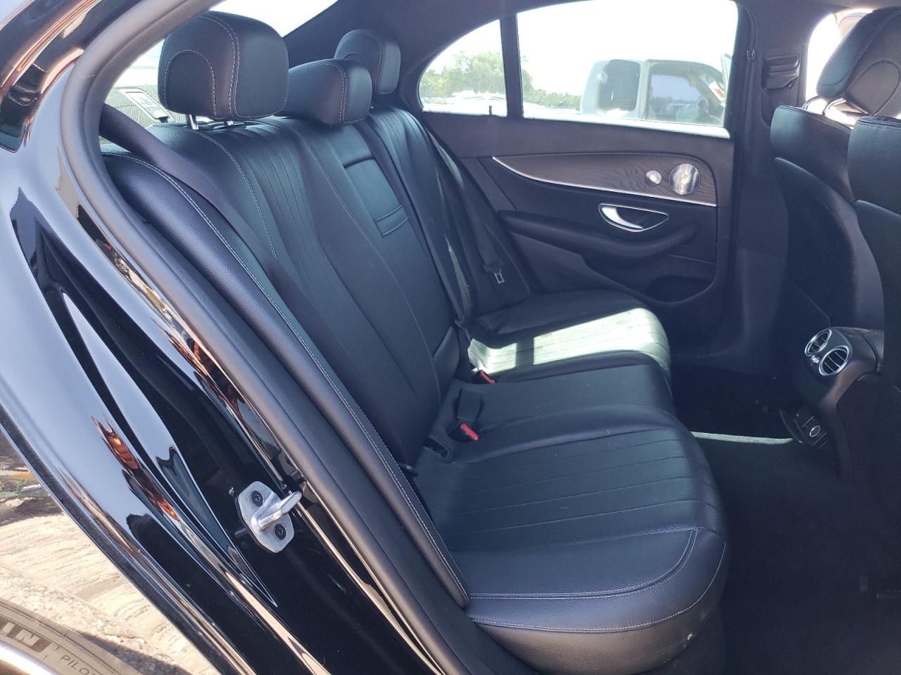 2019 Mercedes-Benz E 300 VIN: WDDZF4JB7KA611577 Lot: 56967265