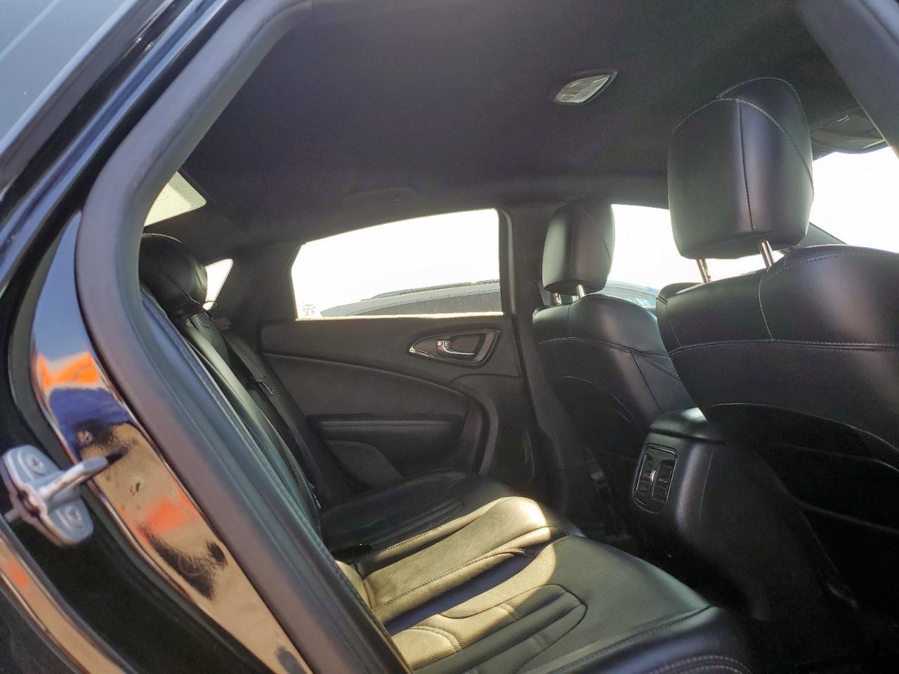2015 Chrysler 200 S VIN: 1C3CCCBB0FN646451 Lot: 55804655