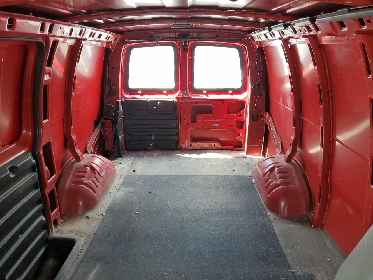 2005 Chevrolet Express G3500 VIN: 1GCHG35U151143956 Lot: 56061205