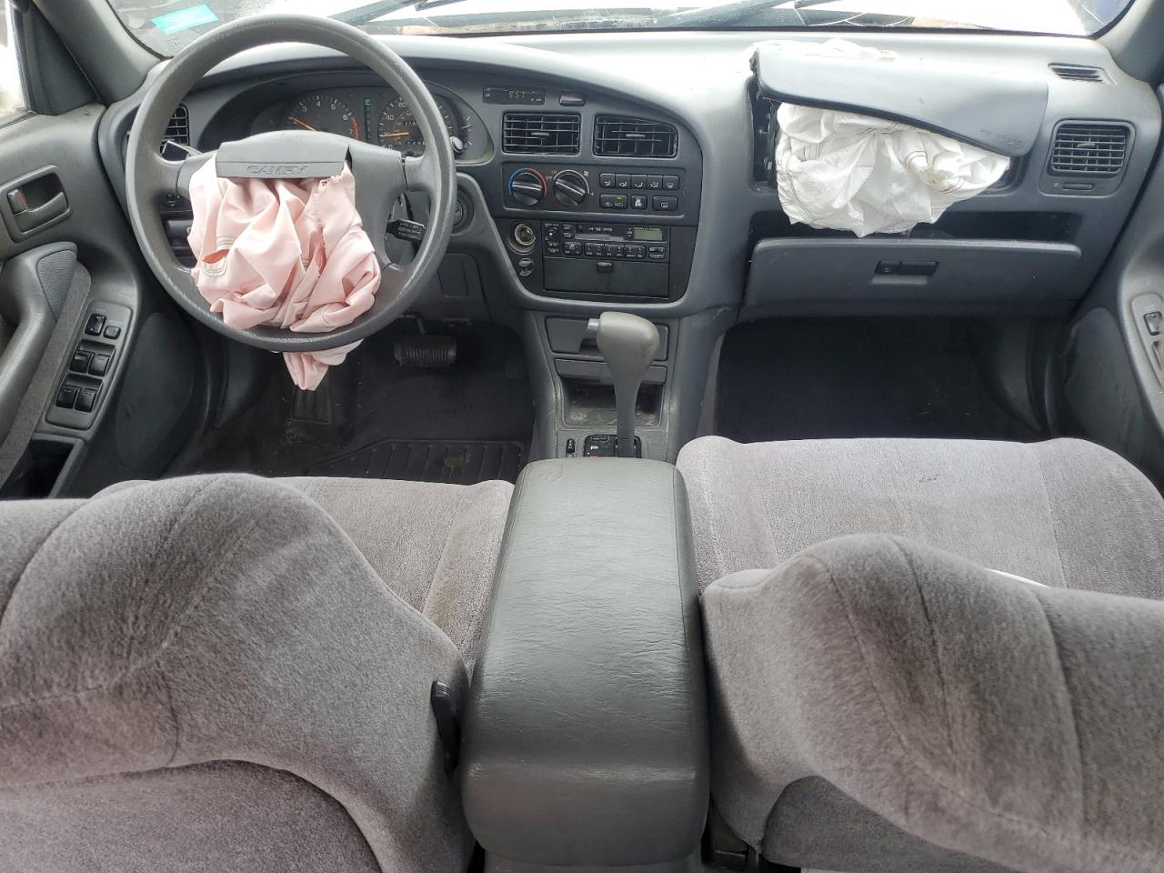 1994 Toyota Camry Xle VIN: JT2GK13E8R0023702 Lot: 57822655
