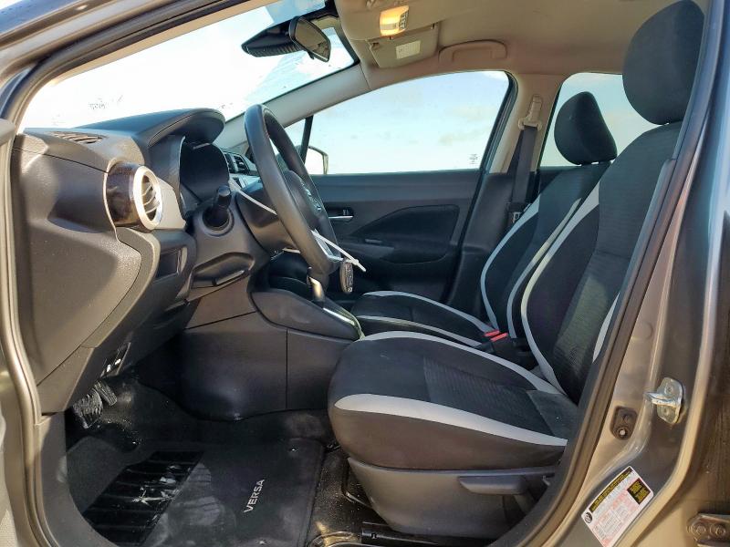  NISSAN VERSA 2021 Серый