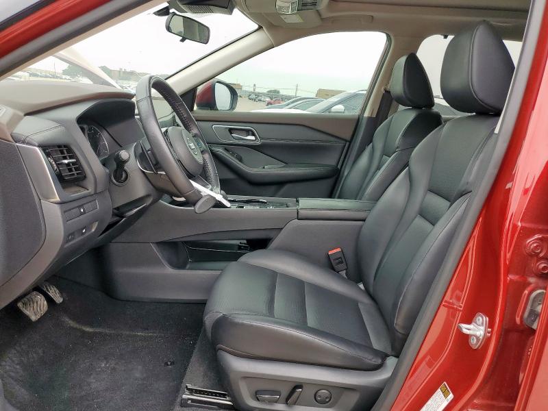 NISSAN ROGUE 2021 Красный