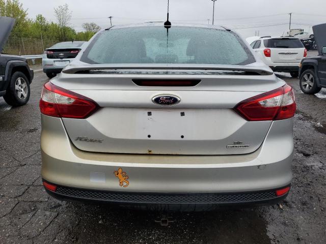 Sedans FORD FOCUS 2014 Srebrny