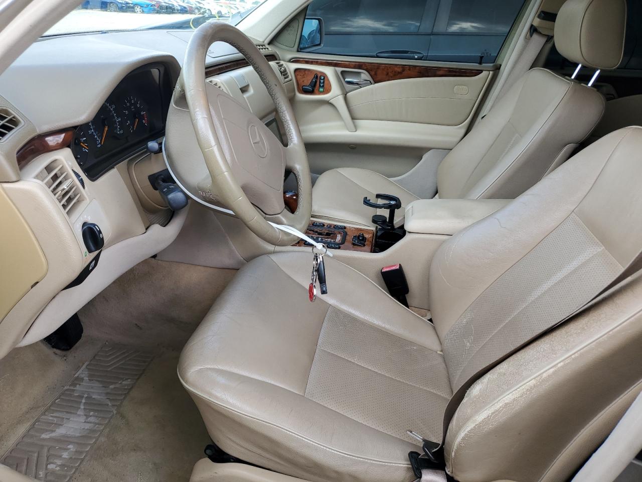 1999 Mercedes-Benz E 320 VIN: WDBJF65H3XA906814 Lot: 56183905