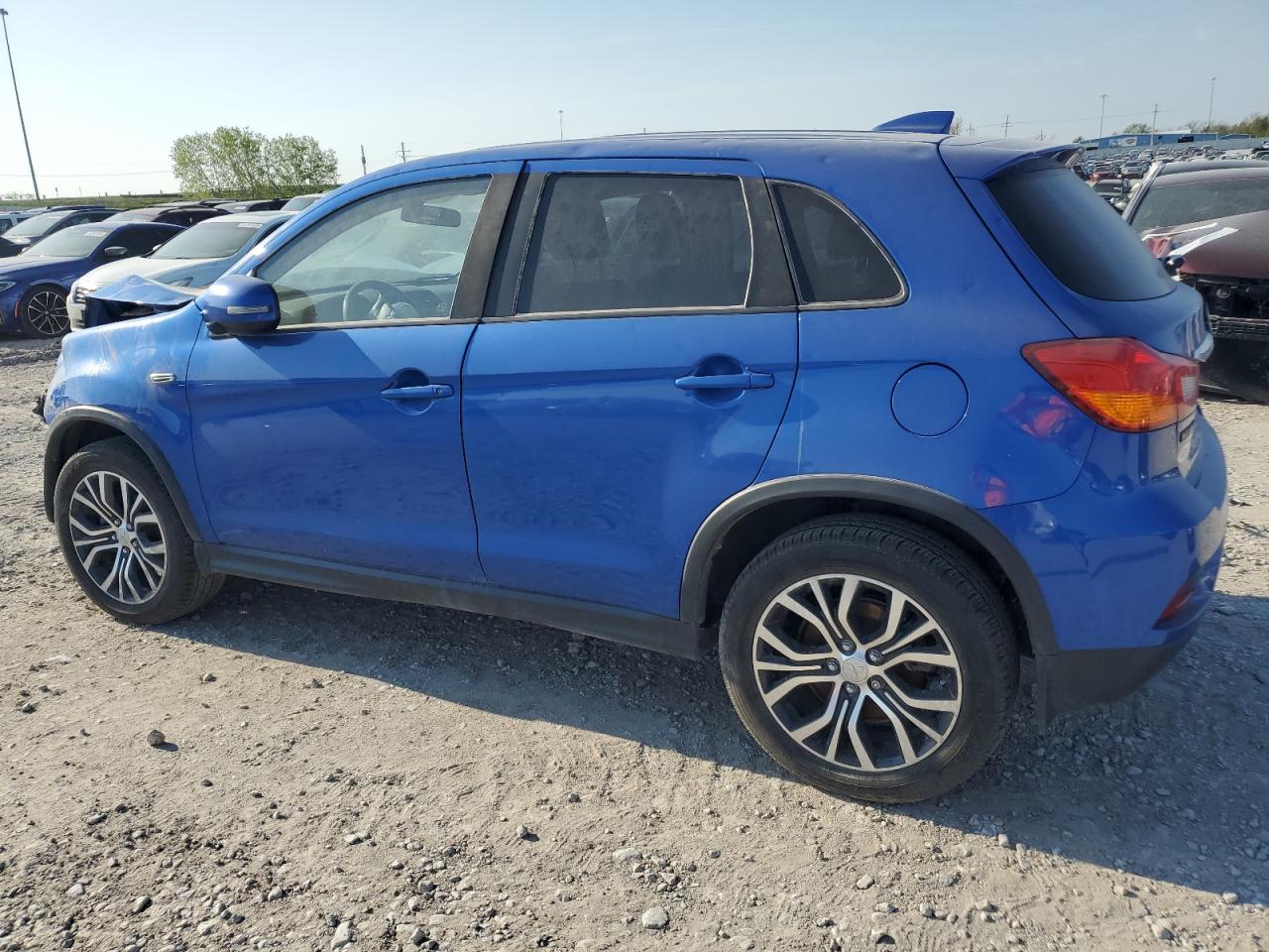 2018 Mitsubishi Outlander - Image 2