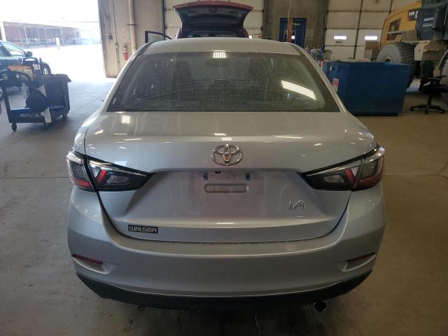  TOYOTA YARIS 2018 Srebrny