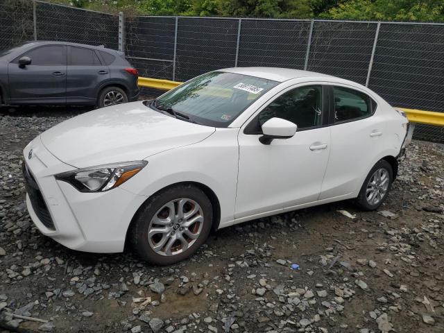  TOYOTA YARIS 2017 Biały