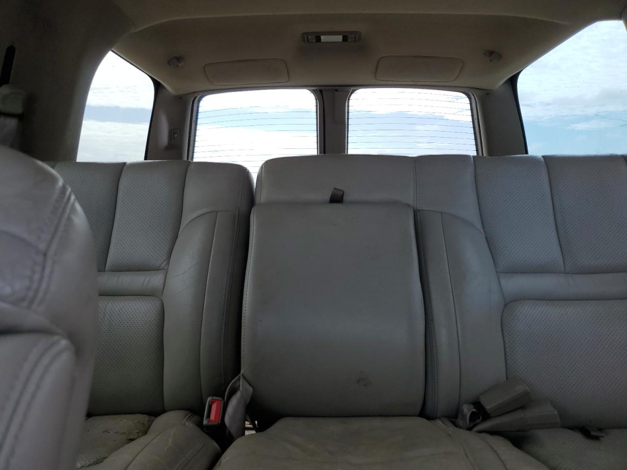 2000 Cadillac Escalade Luxury VIN: 1GYEK63R8YR220369 Lot: 56675975