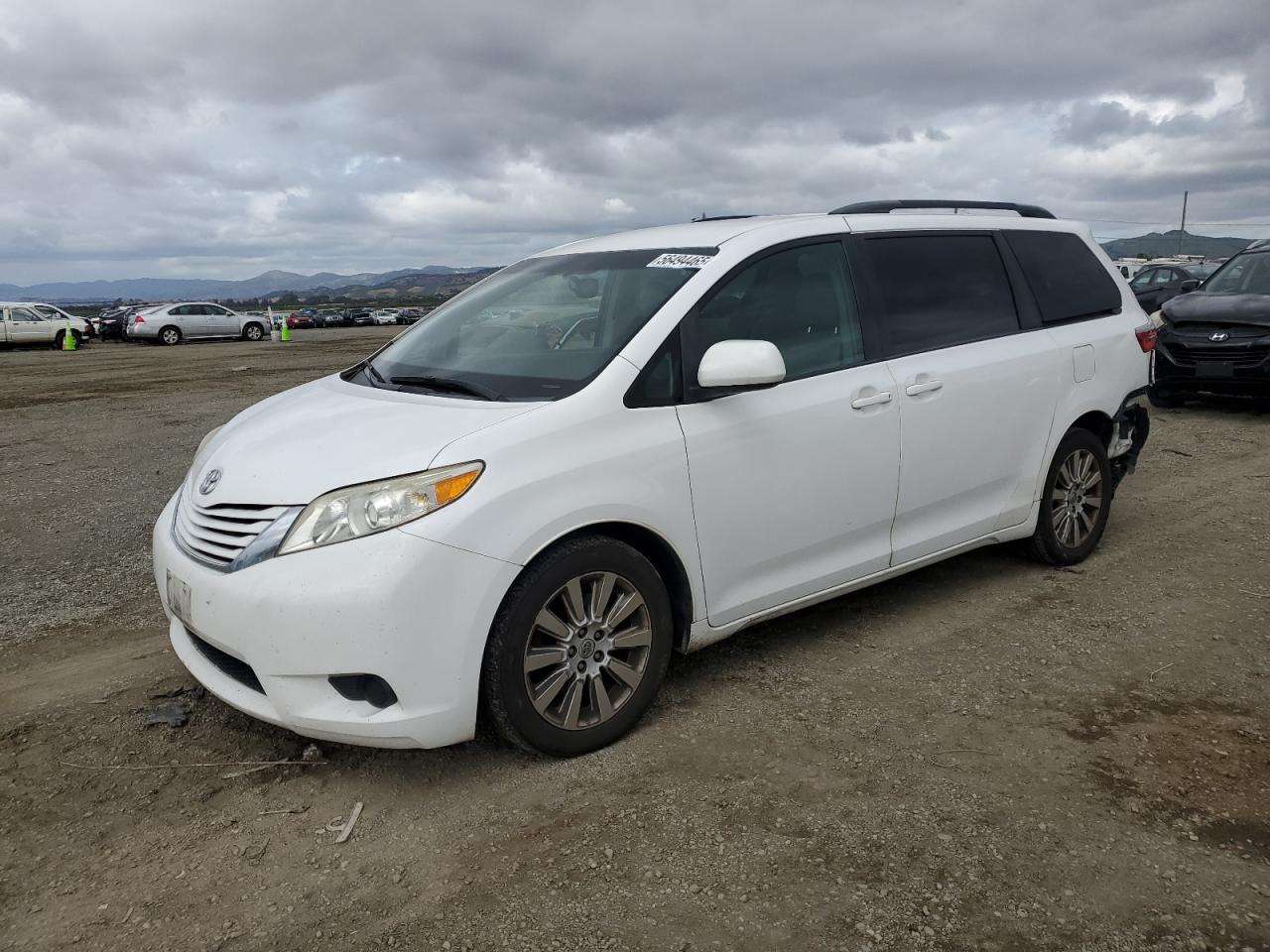 2015 Toyota Sienna Le de vânzare în American Canyon, CA - Rear End