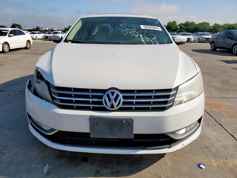 Sedans VOLKSWAGEN PASSAT 2013 Biały