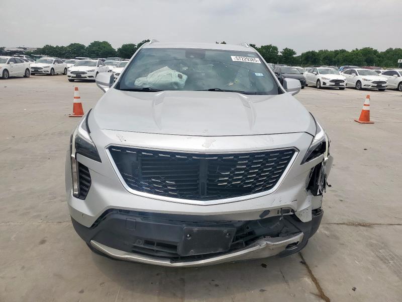  CADILLAC XT4 2021 Srebrny