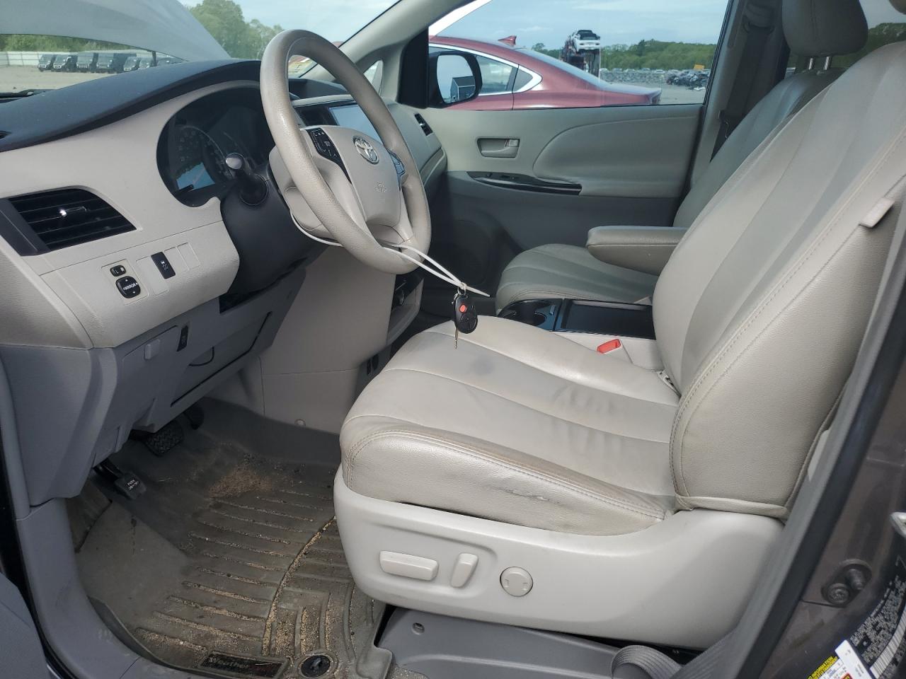 2011 Toyota Sienna Le VIN: 5TDJK3DC3BS021400 Lot: 56679375