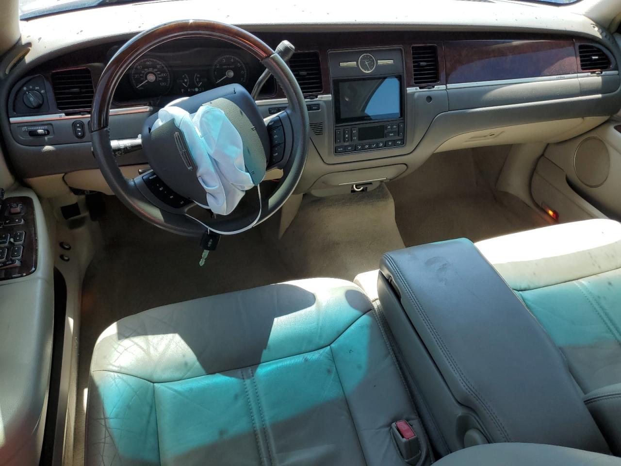 2006 Lincoln Town Car Signature Limited VIN: 1LNHM82V26Y626573 Lot: 57825735