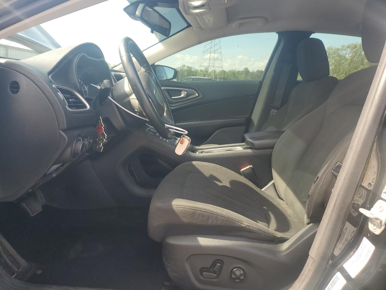 2015 Chrysler 200 Limited VIN: 1C3CCCAB0FN744669 Lot: 55995205