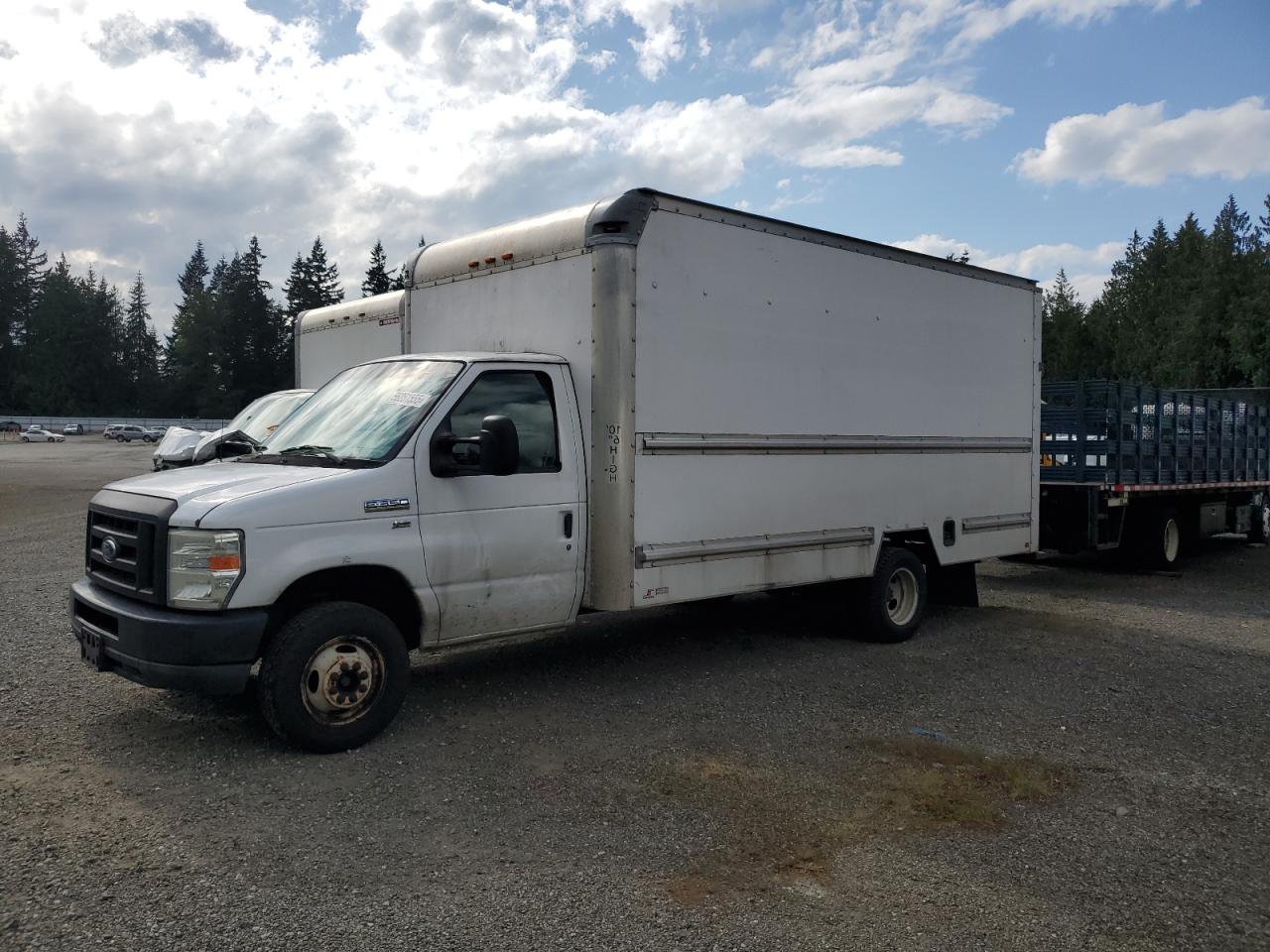 2011 Ford Econoline E350 Super Duty Cutaway Van