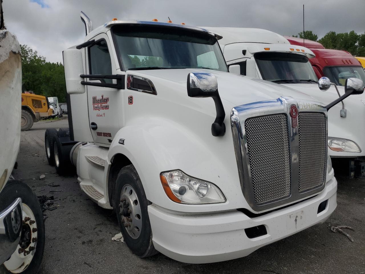 2017 Kenworth T680 Semi Truck იყიდება Cahokia Heights-ში, IL - Minor Dent/Scratches