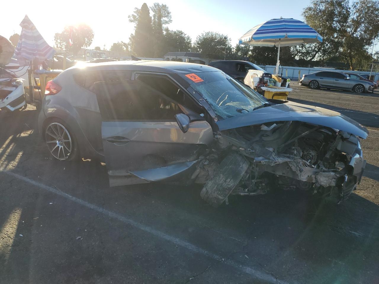 2013 Hyundai Veloster იყიდება Van Nuys-ში, CA - Front End