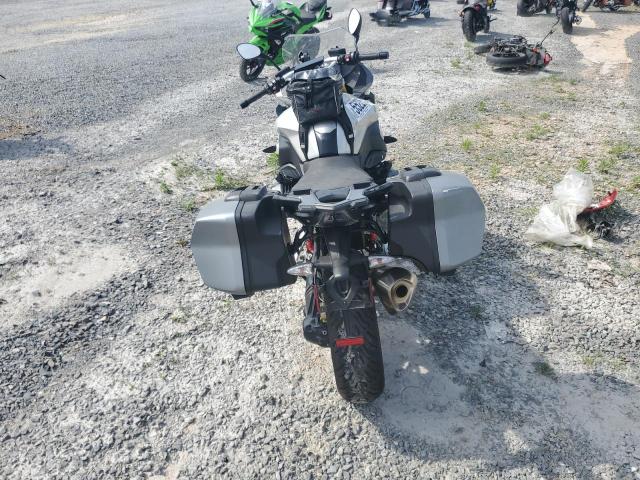  BMW R-SERIES 2018 Серебристый