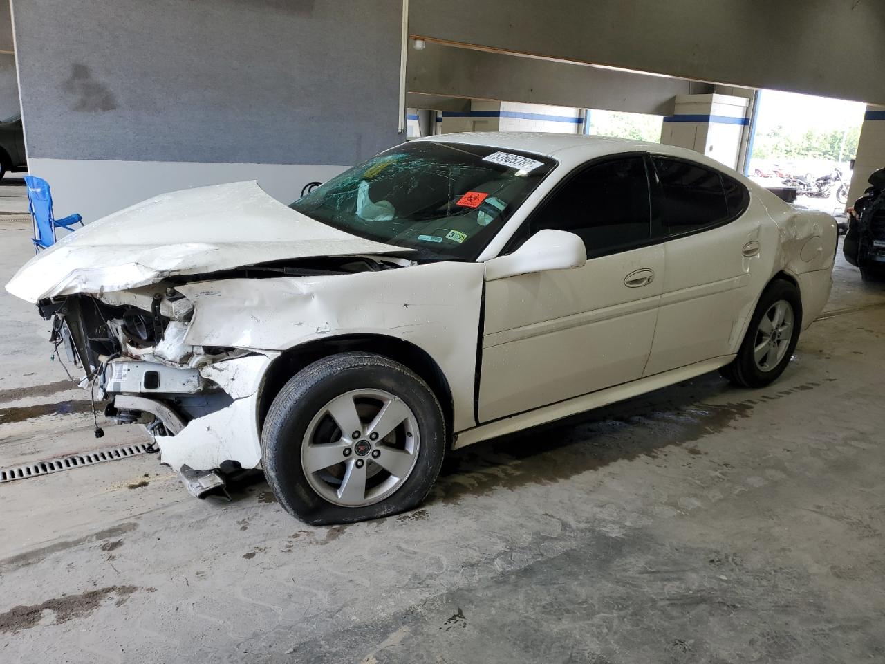 2005 Pontiac Grand Prix იყიდება Sandston-ში, VA - Front End