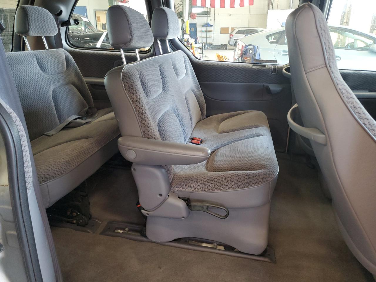 2000 Dodge Caravan Se VIN: 2B4GP45G6YR669041 Lot: 56864805