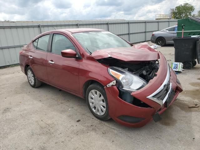  NISSAN VERSA 2018 Червоний