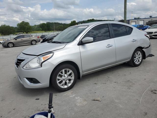  NISSAN VERSA 2017 Srebrny