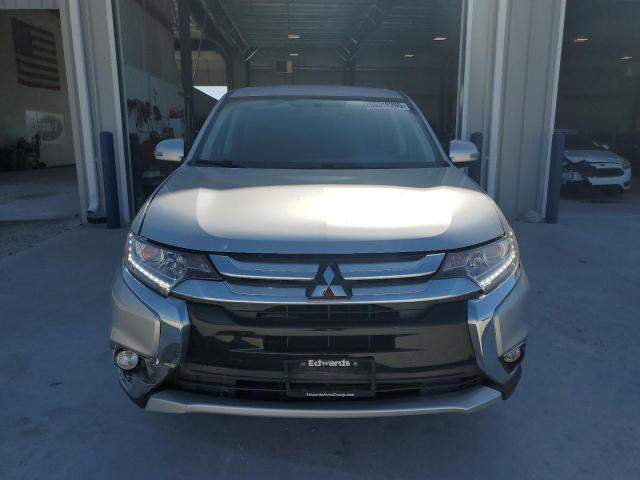  MITSUBISHI OUTLANDER 2018 Srebrny