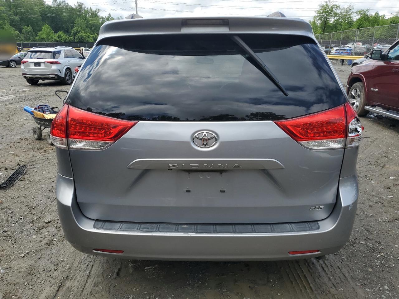 2011 Toyota Sienna Xle VIN: 5TDYK3DC1BS165154 Lot: 57044235
