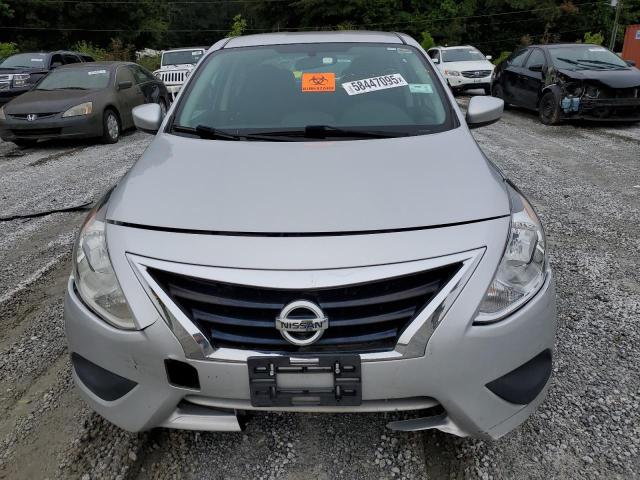  NISSAN VERSA 2018 Серебристый