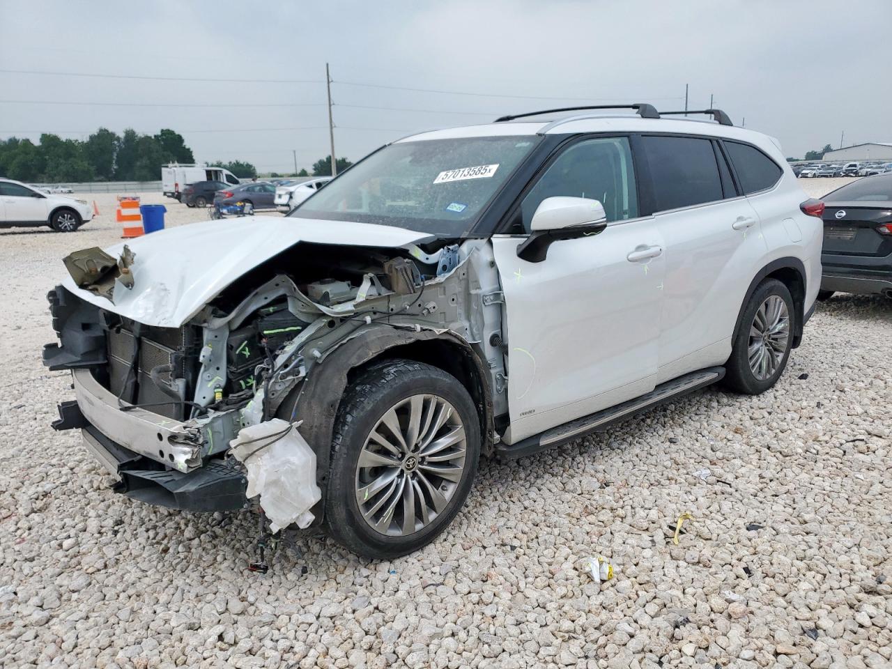 2022 Toyota Highlander Hybrid Platinum for Sale in Taylor, TX - Front End