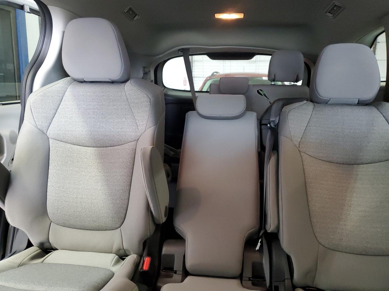 2024 Toyota Sienna Le VIN: 5TDKSKFC5RS123240 Lot: 57221015