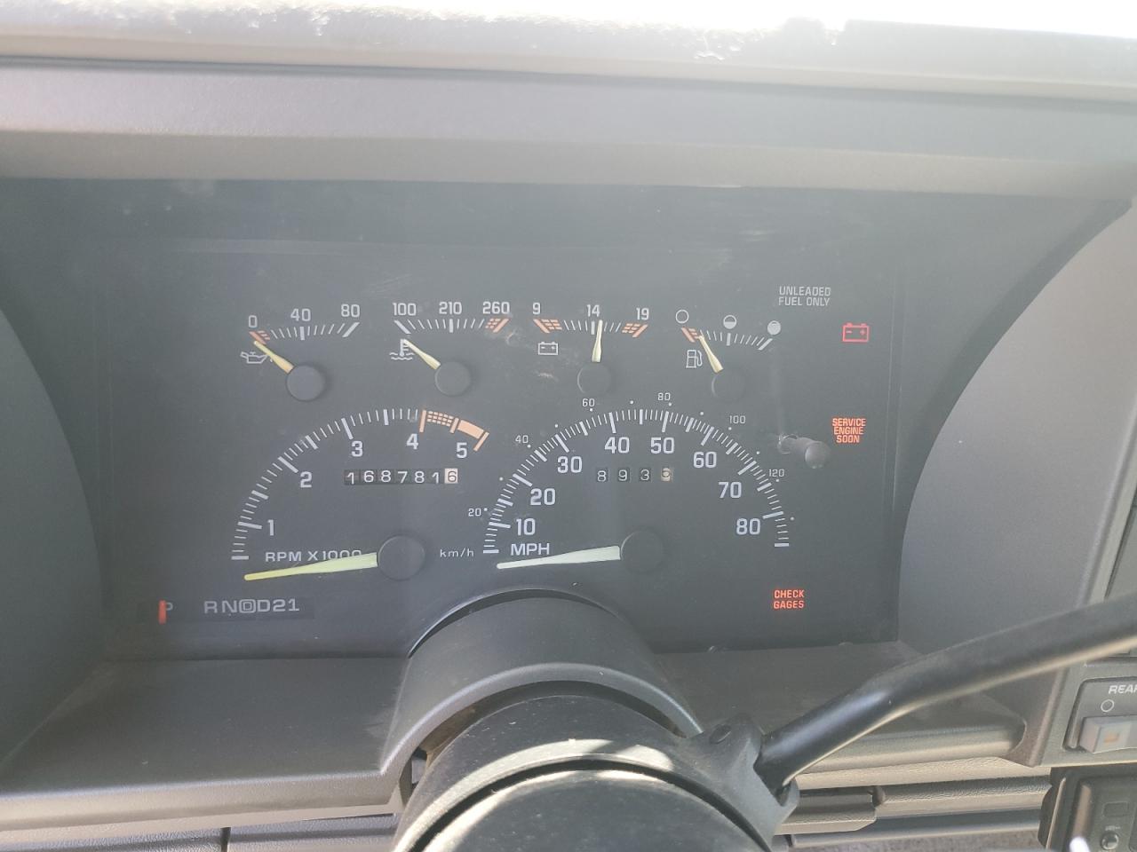 1994 Chevrolet Suburban C1500 VIN: 1GNEC16K9RJ420947 Lot: 55698235