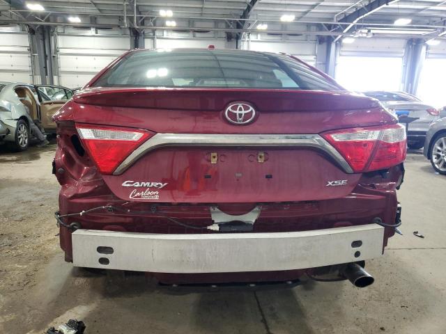  TOYOTA CAMRY 2017 Красный