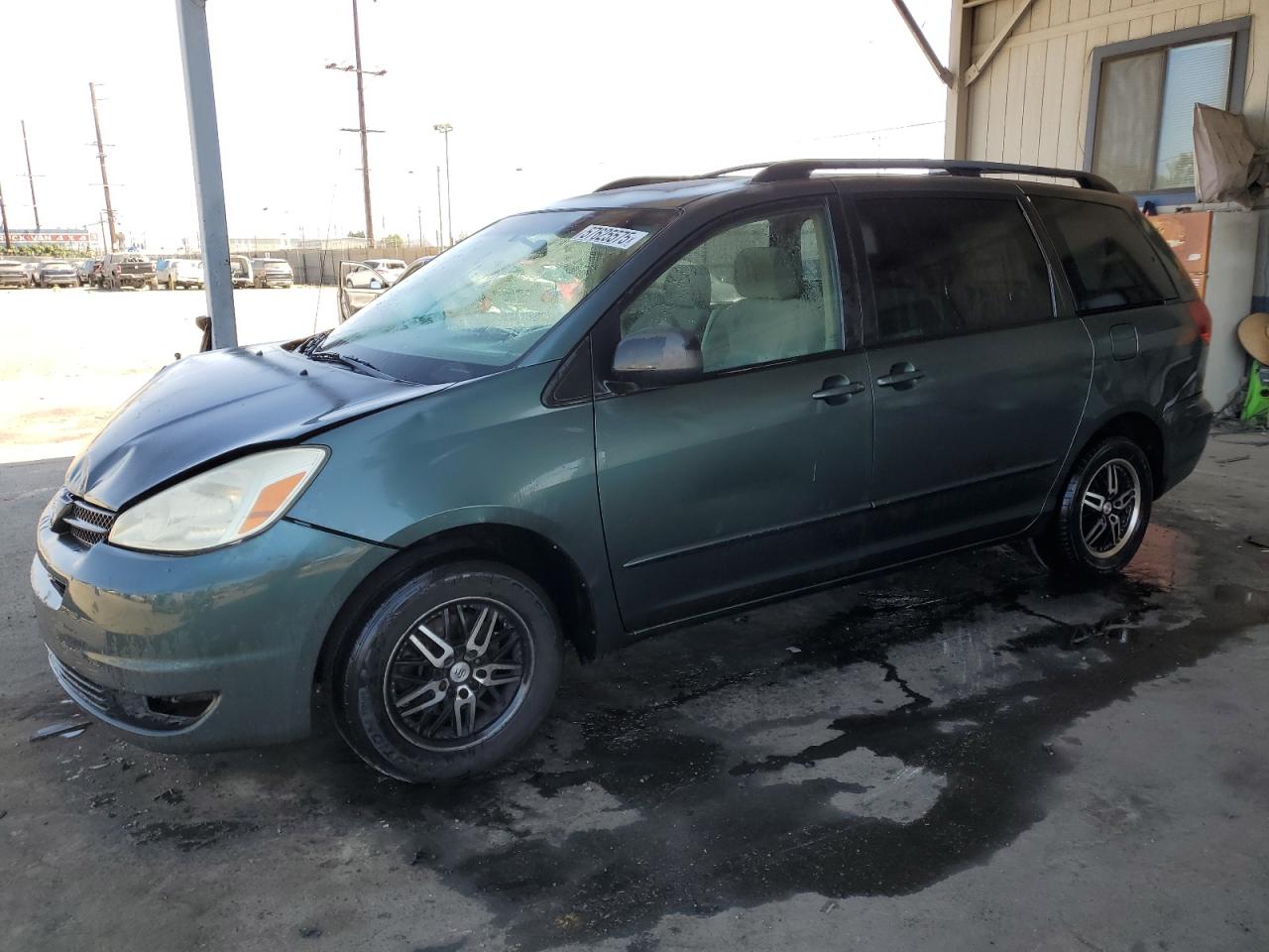2004 Toyota Sienna Ce للبيع في Los Angeles، CA - Front End