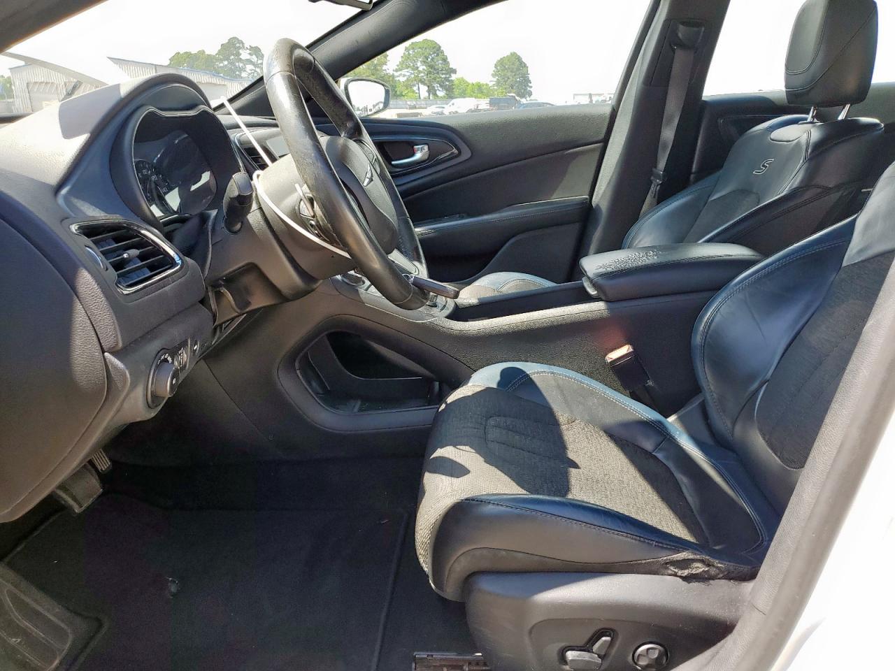 2015 Chrysler 200 S VIN: 1C3CCCBB5FN698352 Lot: 58158075