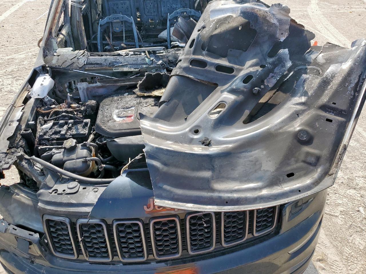 2018 Jeep Grand Cherokee Overland VIN: 1C4RJECG3JC113788 Lot: 58018115