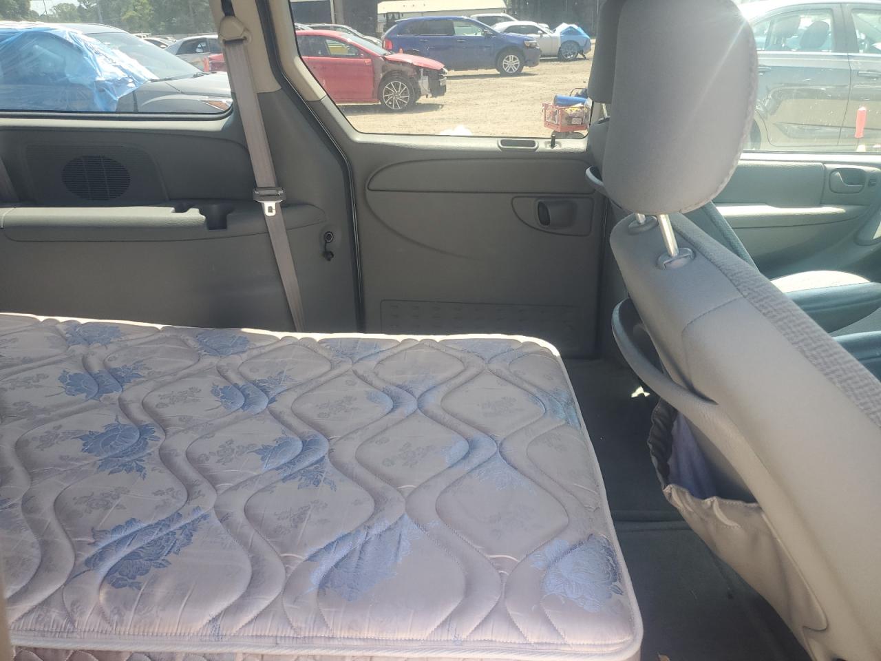 2005 Chrysler Town & Country Touring VIN: 2C8GP54L85R327009 Lot: 56355685