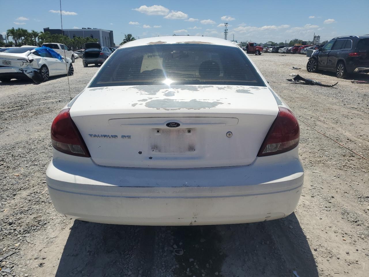 2005 Ford Taurus Se VIN: 1FAFP53U45A250396 Lot: 56431175