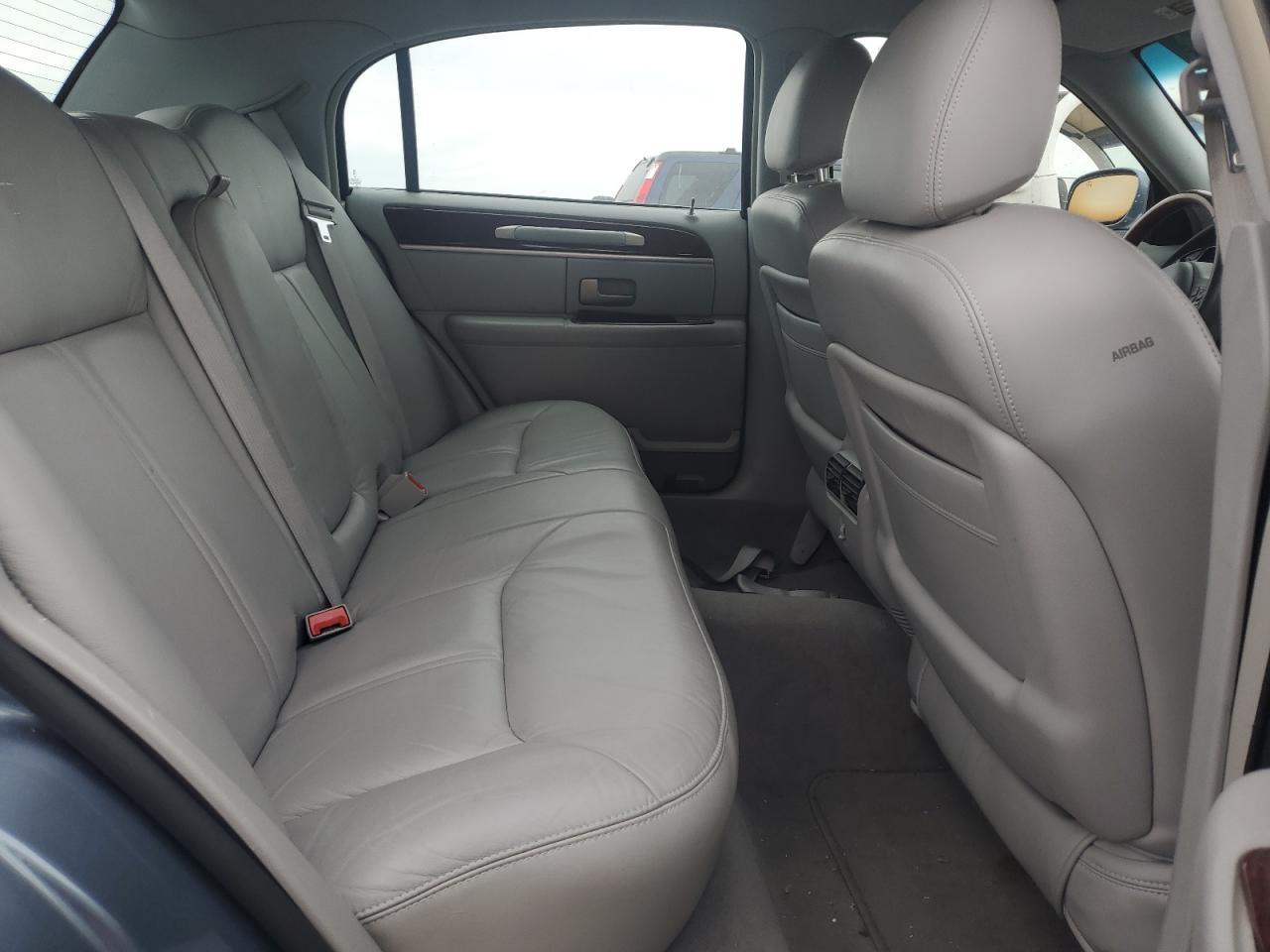 2004 Lincoln Town Car Ultimate VIN: 1LNHM83W74Y648282 Lot: 81128805