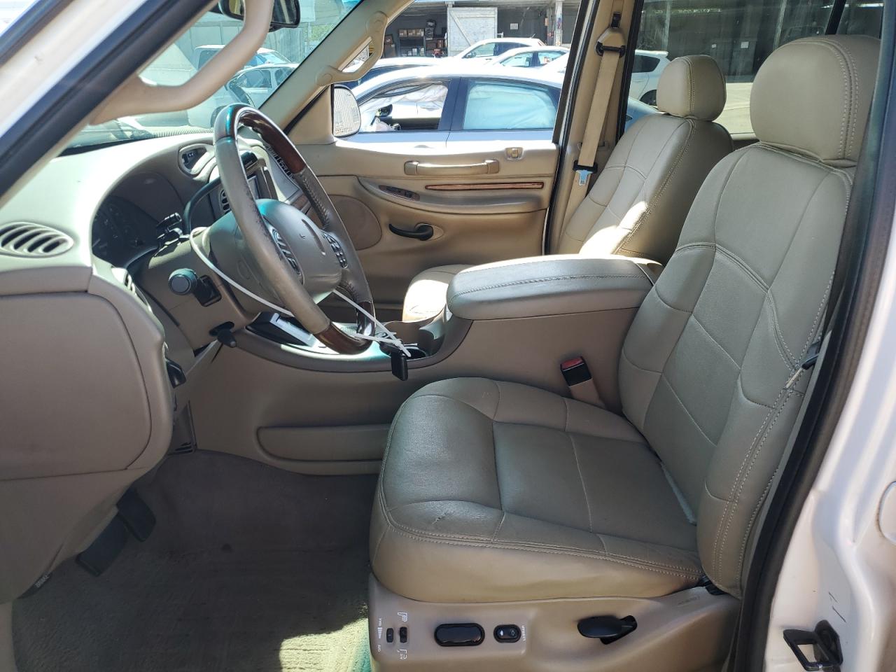2001 Lincoln Navigator VIN: 5LMFU28R01LJ13985 Lot: 57354795