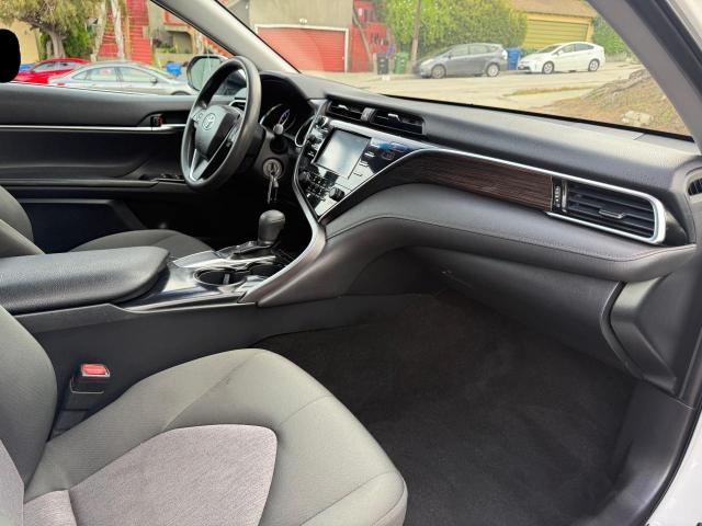  TOYOTA CAMRY 2018 White