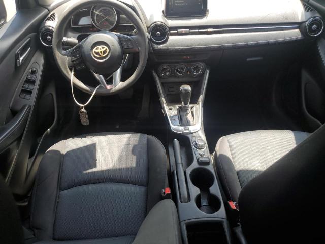 Седаны TOYOTA YARIS 2017 Серебристый