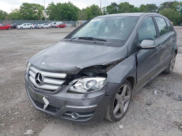 2011 MERCEDES BENZ B200 SPORT