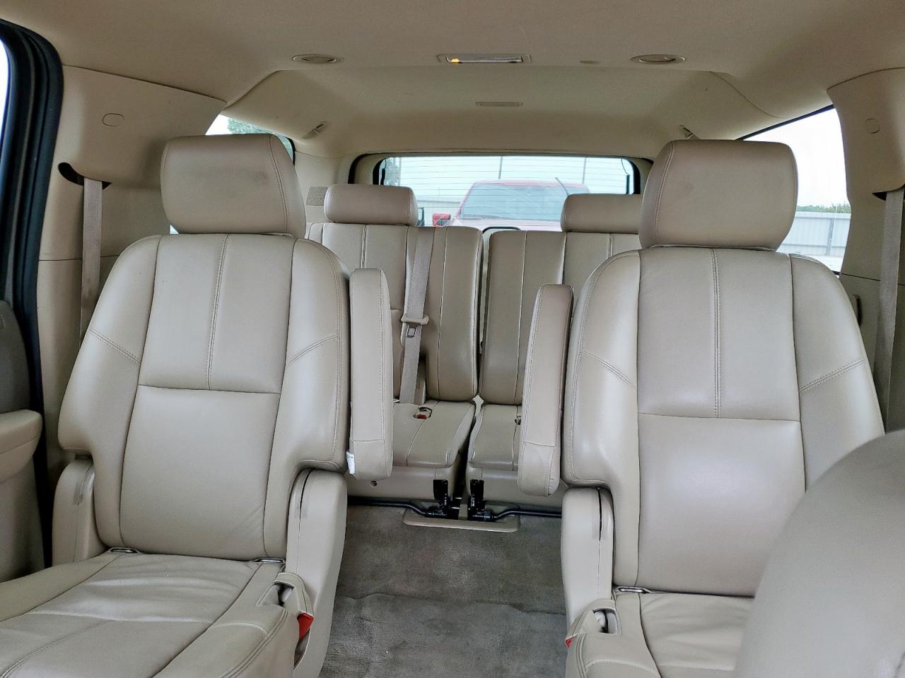 2011 Chevrolet Suburban C1500 Lt VIN: 1GNSCJE05BR400575 Lot: 56746125