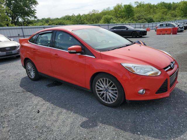 Sedans FORD FOCUS 2012 Czerwony