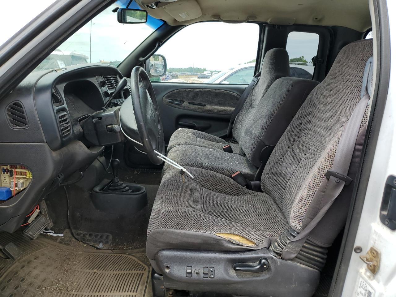 2000 Dodge Ram 1500 VIN: 1B7HF13Z3YJ176192 Lot: 58365135
