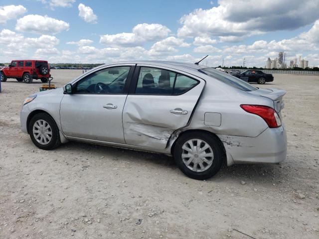  NISSAN VERSA 2018 Srebrny