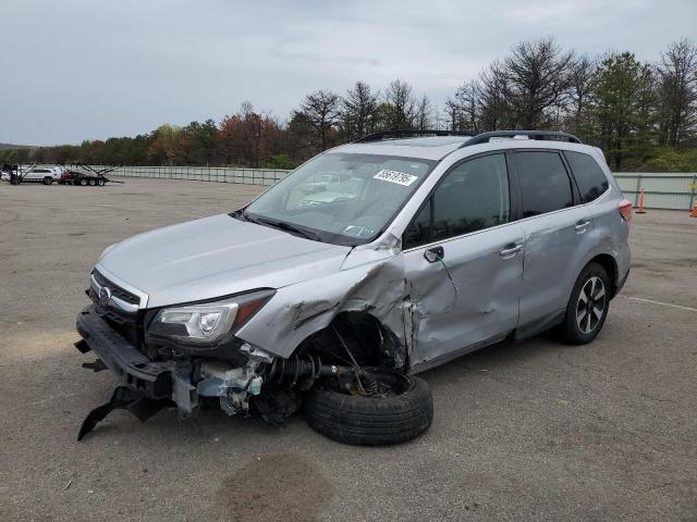  SUBARU FORESTER 2018 Srebrny