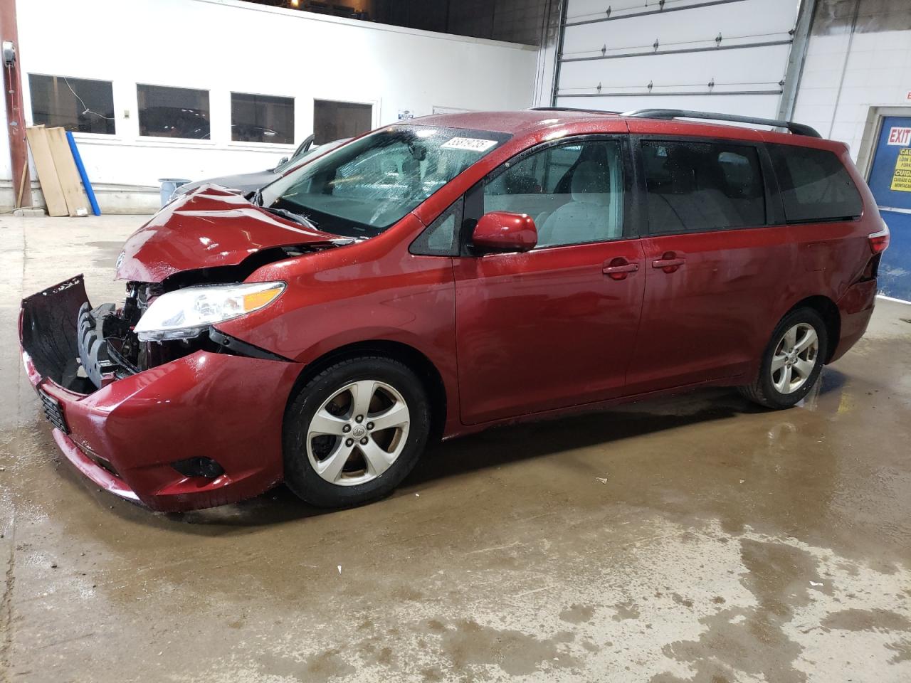 2016 Toyota Sienna Le for Sale in Blaine, MN - Front End