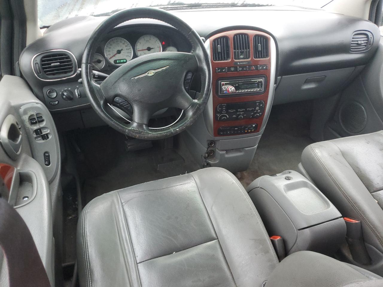 2005 Chrysler Town & Country Limited VIN: 2C4GP64L75R489186 Lot: 56739385